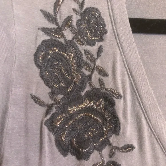 AMERICAN EAGLE Small Gray V-Neck Embroidered Soft & Sexy Short Sleeve T-Shirt - Picture 2 of 7